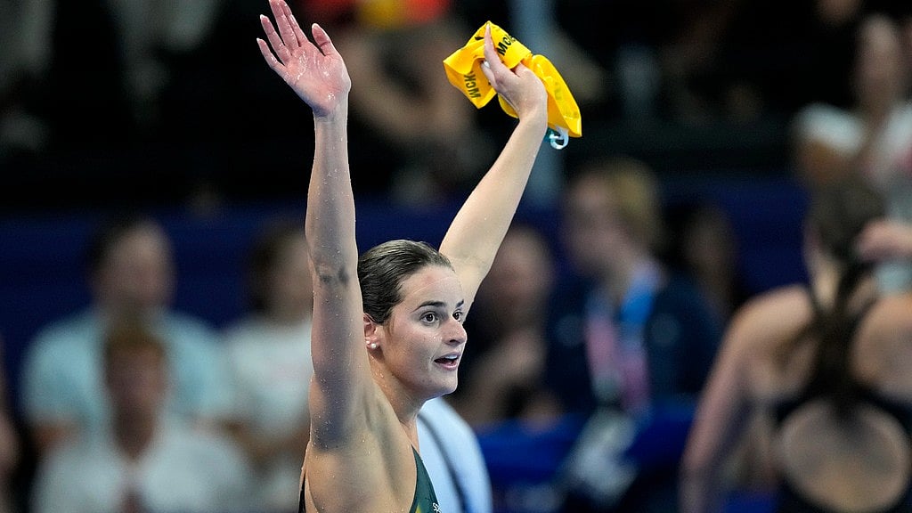 Kaylee McKeown, of Australia, celebrates after winning the women's 100-meter backstroke final at the 2024 Summer Olympics, Tuesday, July 30, 2024, in Nanterre, France. - AP/Ashley Landis